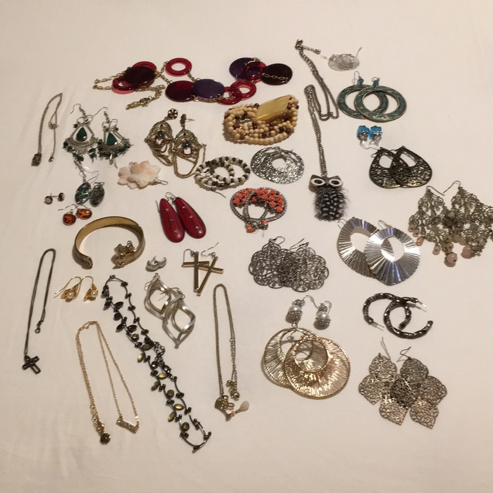 33 Piece Jewelry - Various collections